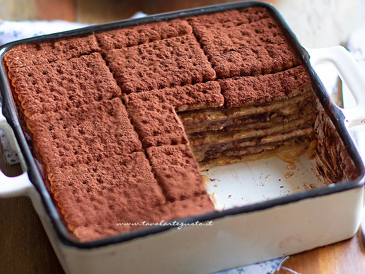 Foto del dolce mattone, dolce di biscotti e cacao