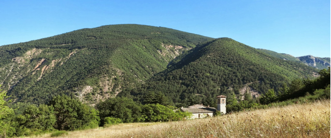 Foto di un paesaggio collinare