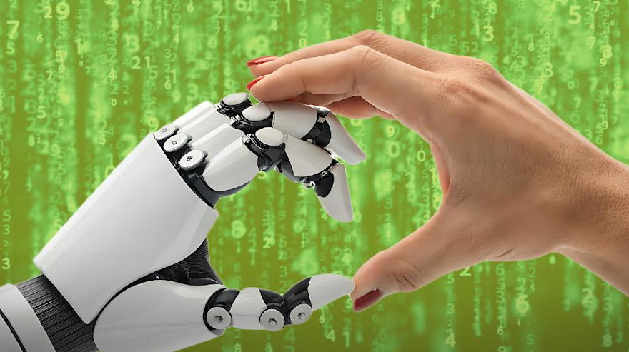 Foto di una mano robotica e di una mano umana che si toccano
